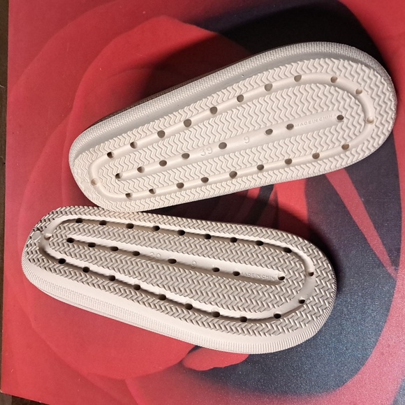 Plaka Slides - Picture 4 of 4